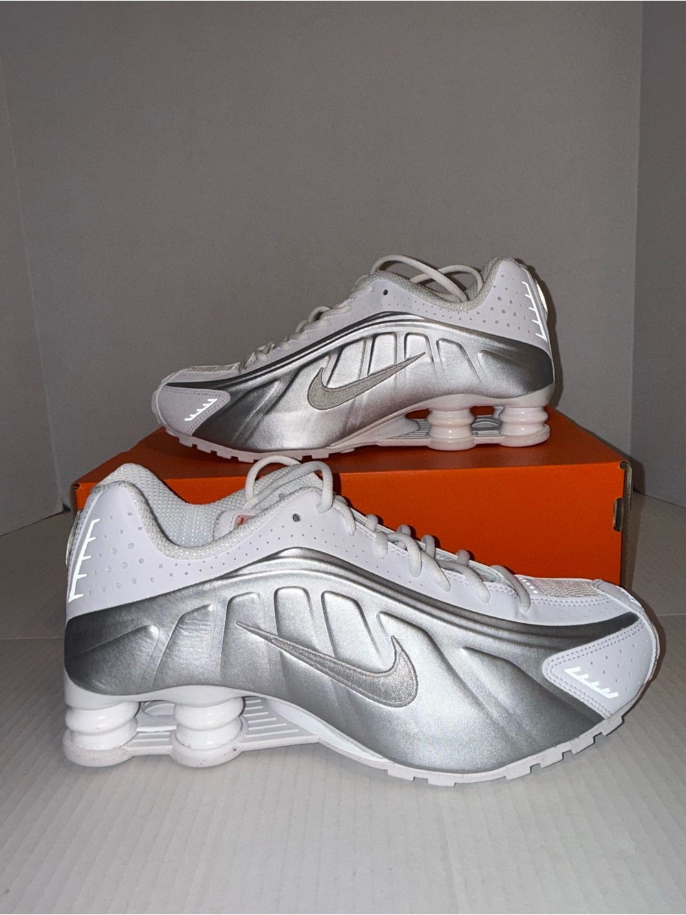 Nike Shox R4 White Metallic Silver Men’s Size 9 New Without Box Retail $155